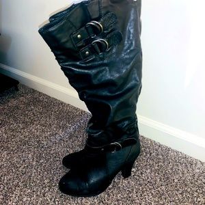 Black boots w/zipper